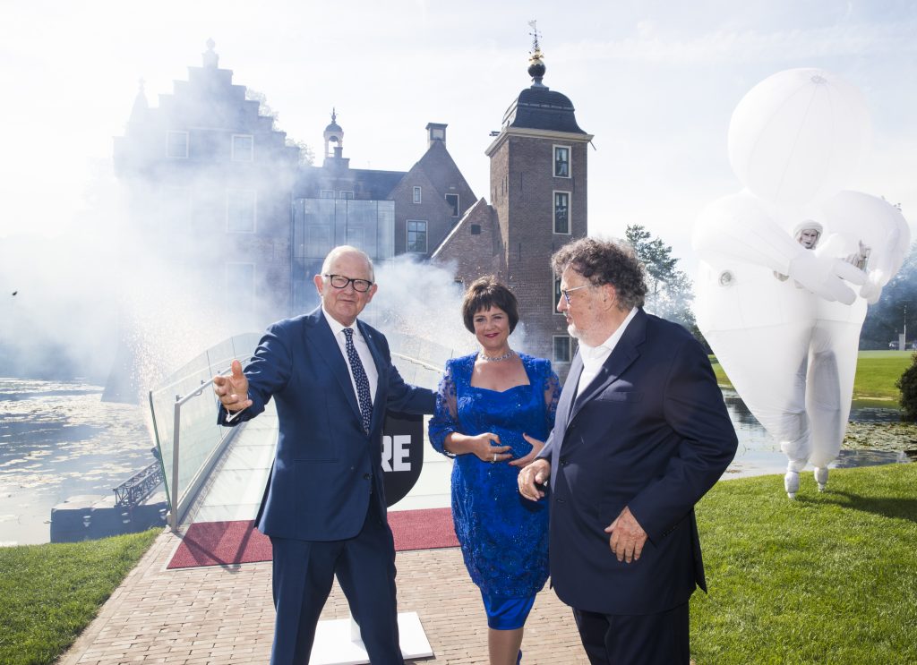 Pieter Van Vollenhoven Opent Kasteel